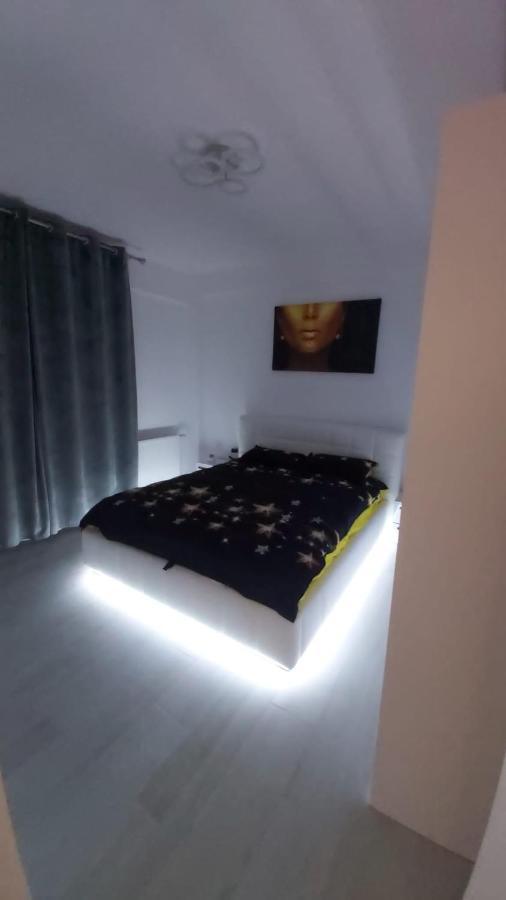 Astoria Apartament'S Неводарі Екстер'єр фото